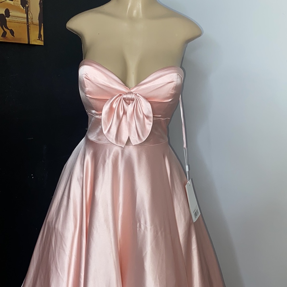 Strapless Gown IT HAS POCKETS 🤩 - Picture 4 of 11